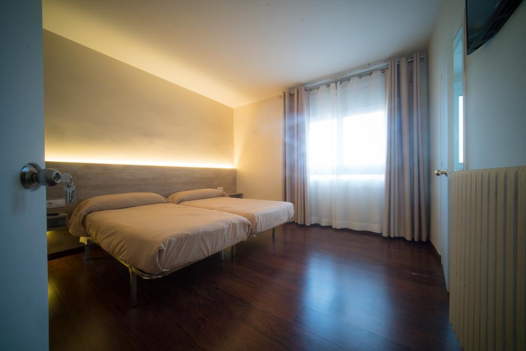 El Pi De Sant Just - Habitacions I Apartaments Extérieur photo
