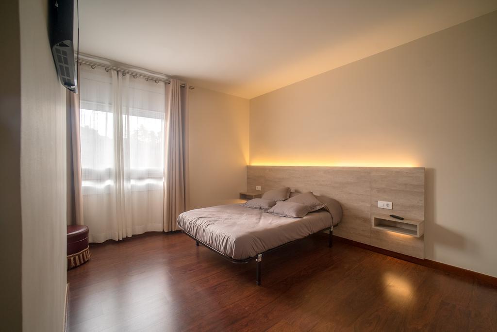 El Pi De Sant Just - Habitacions I Apartaments Extérieur photo