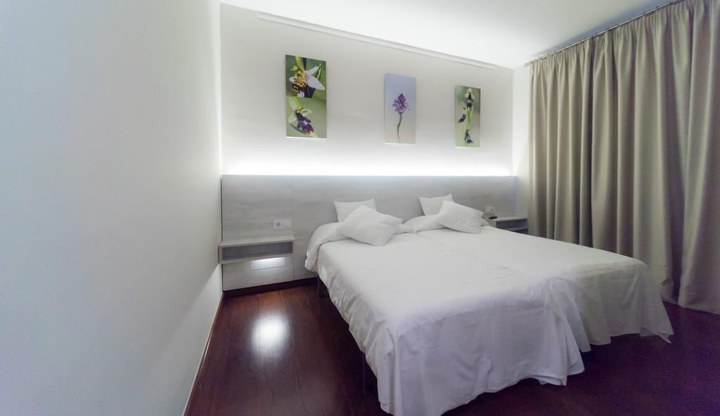 El Pi De Sant Just - Habitacions I Apartaments Extérieur photo