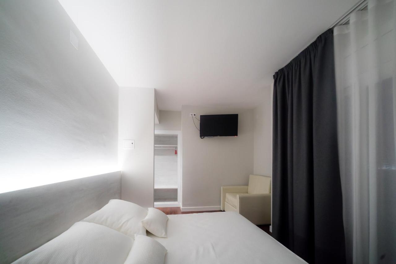 El Pi De Sant Just - Habitacions I Apartaments Extérieur photo