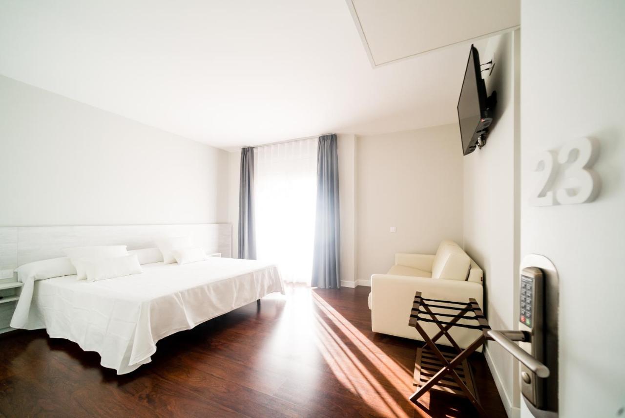 El Pi De Sant Just - Habitacions I Apartaments Extérieur photo